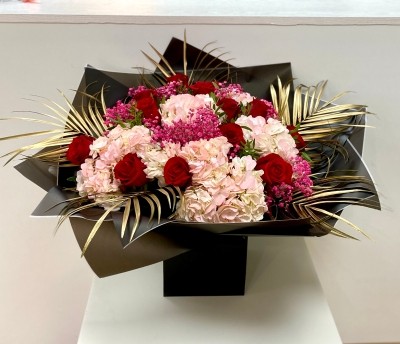 This stunning design is perfect for the princess in your fairy-tale with large headed red roses and beautiful pink hydrangea finished with gold leaf. 